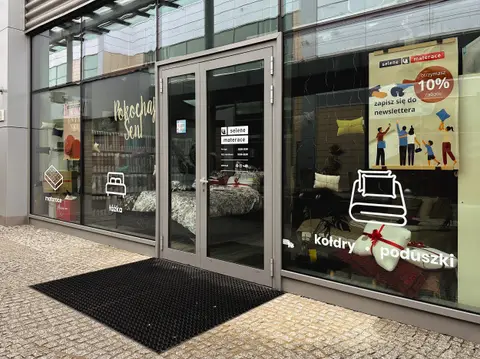 Oklejona witryna lokalu