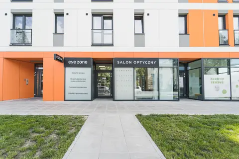 Oklejona witryna salonu optycznego