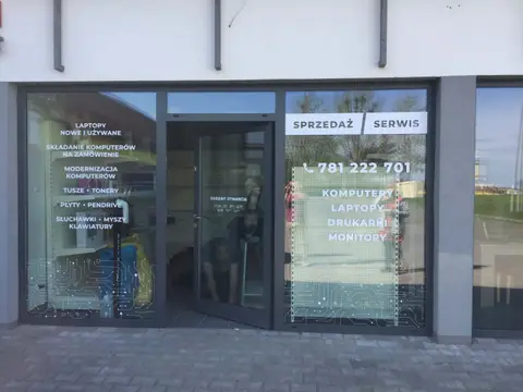 Oklejona witryna lokalu