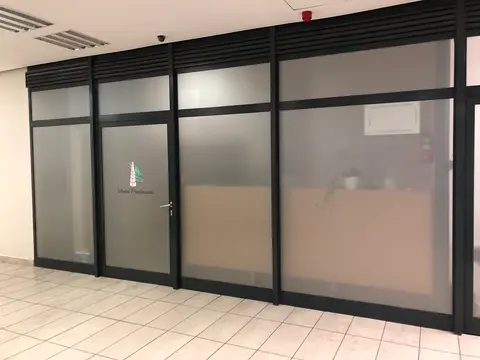 Folia mrożona na przeszkleniu