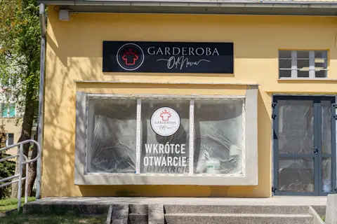 Oklejona witryna lokalu