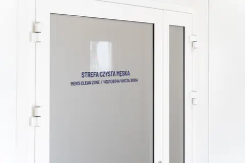 Folia mrożona na przeszkleniu